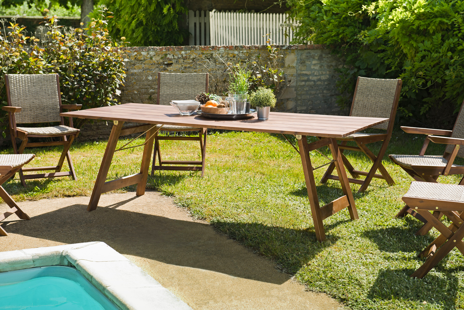 The Timeless Warmth and Beauty of Wooden Tables缩略图