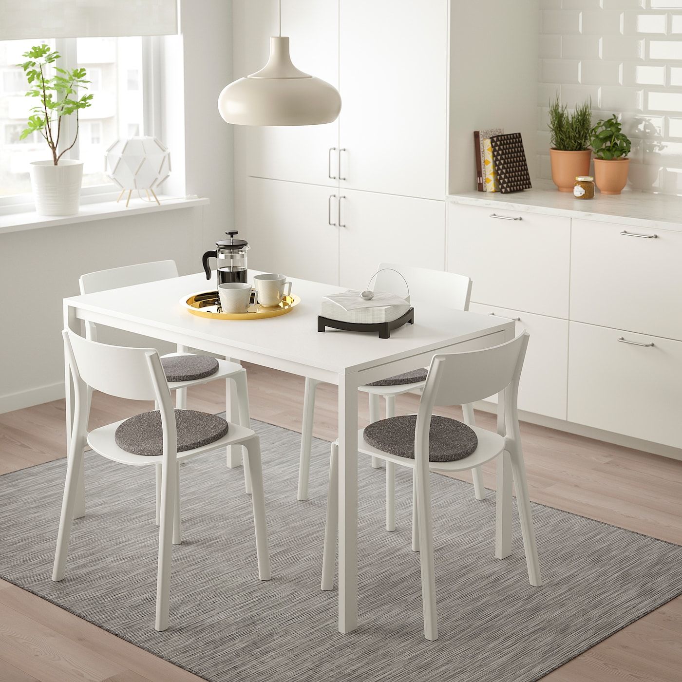 Caring for a Wooden Table to Maintain Its Beauty缩略图