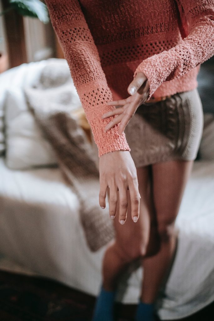 15 Cozy Knit Skirt Outfit Ideas插图2